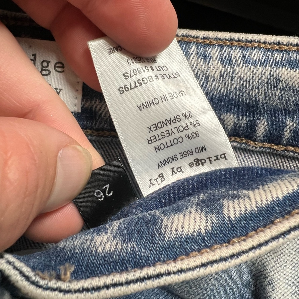 Distressed Light Wash Skinny Jeans - Women - Picture 5 of 5